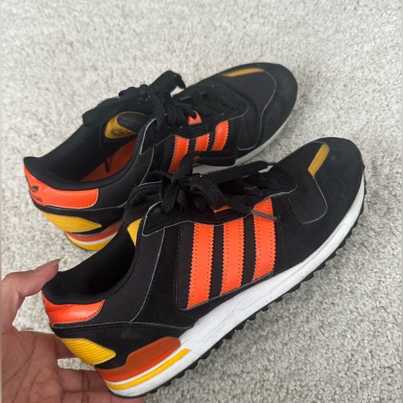 Adidas - Picture 2 of 6